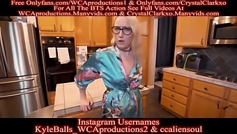 Mature Stepmom'S Seductive Photos For Son'S Trailer