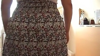 British Mature Woman Offers Anal And Blowjob For Money In Upskirt Video