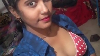 Indian Village Girls Show Off Their Panties And Pussy In Hd Video