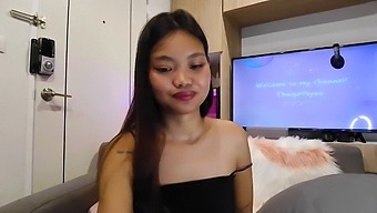 Abby2634'S Steamy Webcam Performance With A Wet Pussy