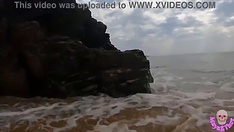 Amateur Couple Enjoys Public Sex On A Beach