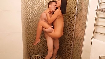 Unplanned Shower Encounter Turns Into Steamy Homemade Porn