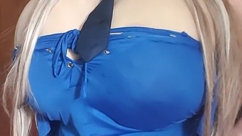 En Underdanig Modtager Ydmygelse Og Et Handjob I En Bdsm-Video
