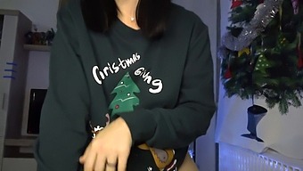 Stepsister Anna'S Xmas Gift: Hot Oral Sex And Creampie