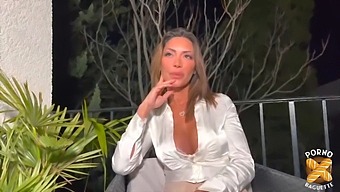 Vittoria, En Kvinde På 38 År, Udstråler Intens Seksualitet!
